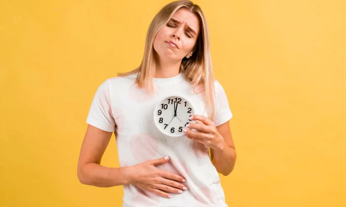 woman-with-stomachache-clock_23-2148381634
